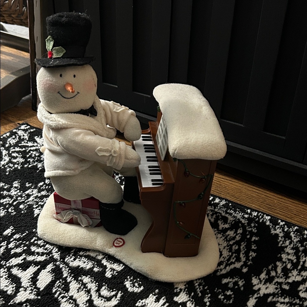 Hallmark-Jingle pals Snowman with Piano Holiday Decoration